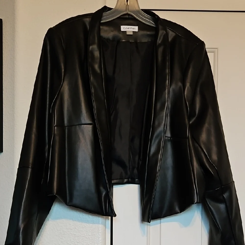 NWOT Calvin Klein Women's Black Faux Leather Open Blazer Sz 2x - Picture 1 of 4